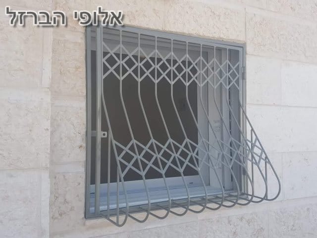 סורגים לחלונות מקצועי ובטיחותי כולל בטן. צילום: מסגריית אברהמי
