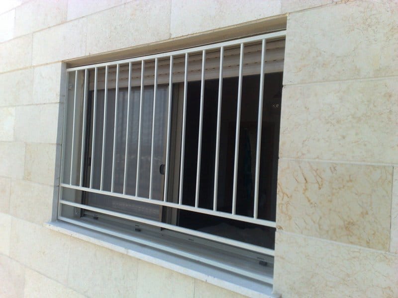 סורגים לכל סוגי החלונות, כולל מעוצבים. צילום: אדי מסגרות