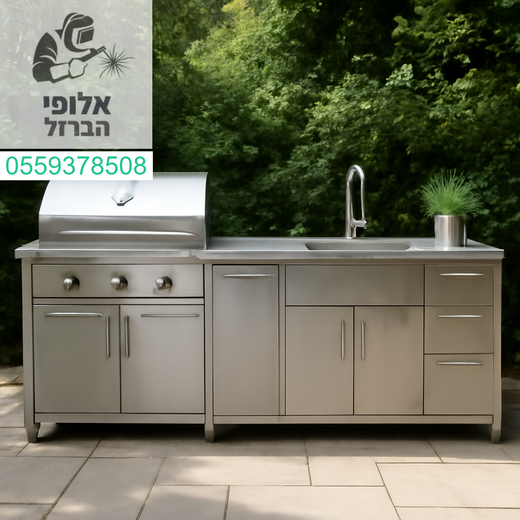 מטבח חוץ יוקרתי מברזל בעיצוב מודרני לשילוב מושלם של עמידות ואלגנטיות